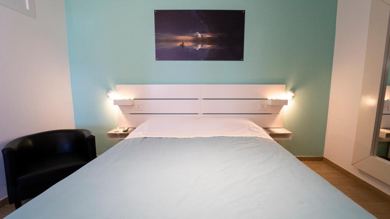La Palma Del Sol Bed & Breakfast บาร์เลตตา ภายนอก รูปภาพ