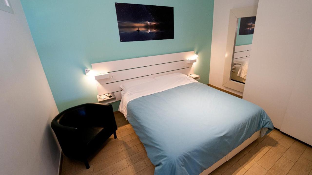 La Palma Del Sol Bed & Breakfast บาร์เลตตา ภายนอก รูปภาพ